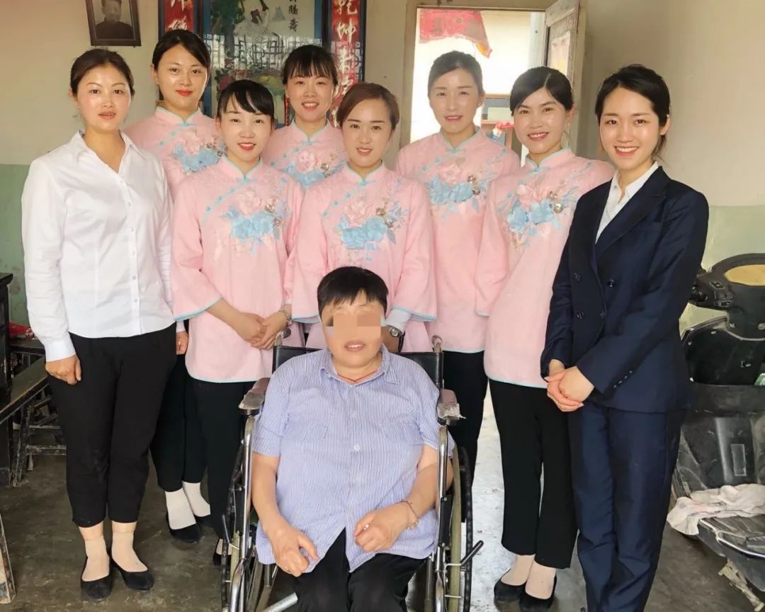 助殘日里船娘們包的餃子，溫暖了她的心